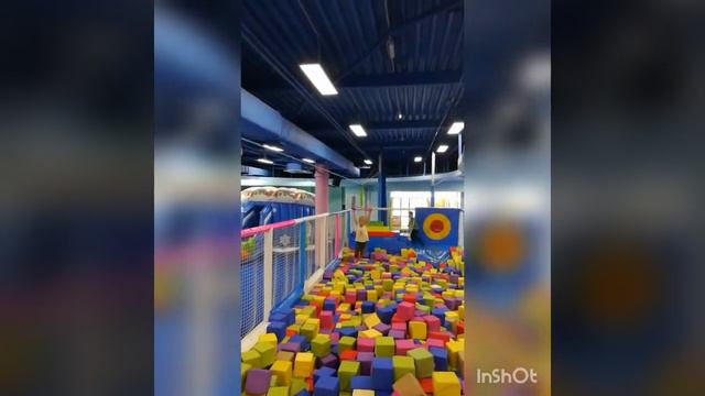 Детский игровой центр! Батуты, горки и тарзанка! смотреть онлайн