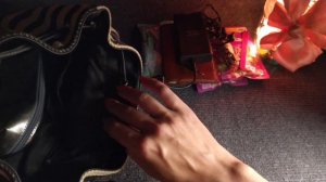 Что в моей сумке? АСМР близкий шепот • ASMR мой рюкзак AVON