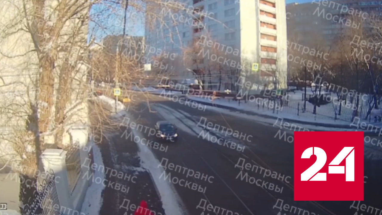 Авария с участием поэта Льва Рубинштейна попала на видео - Россия 24