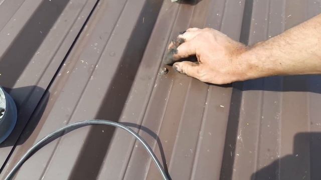 Монтаж профлиста, профнастила. Как не наделать лишних дырок. 2022 смотреть онлайн