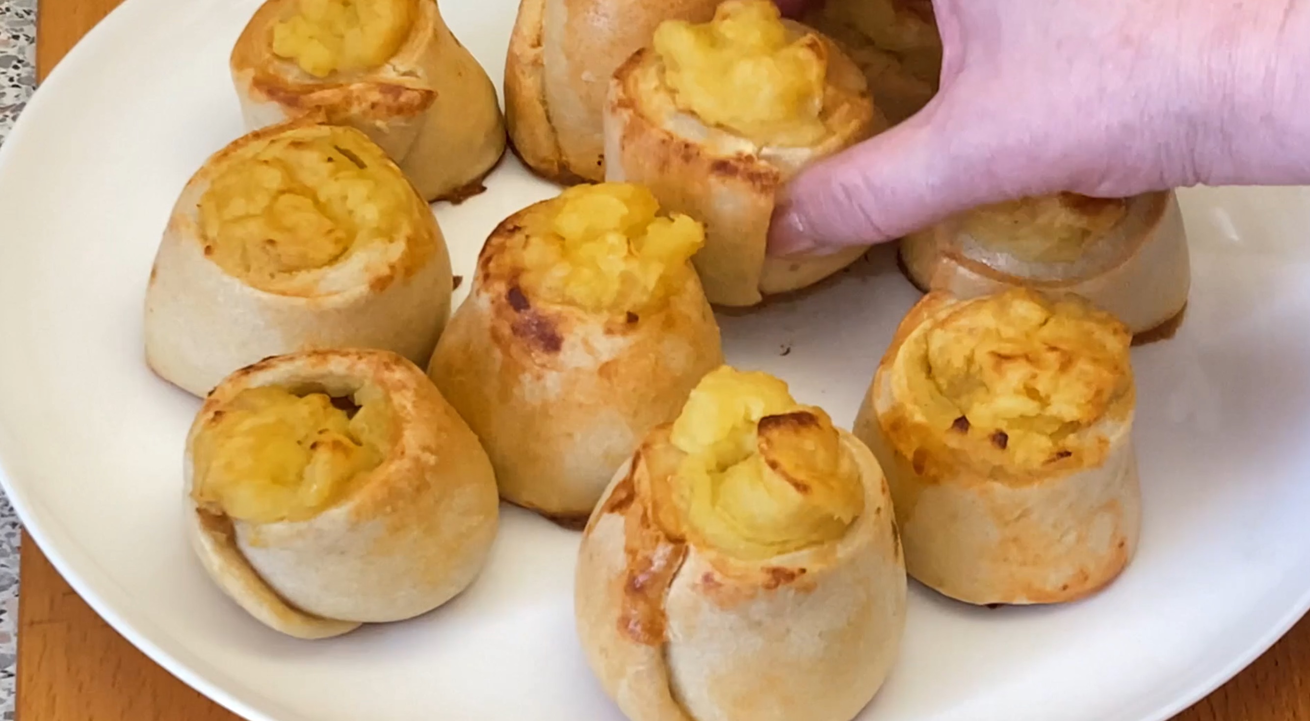 5 минут на замес теста, а результат - сочная картофельная начинка в хрустящем тесте смотреть онлайн