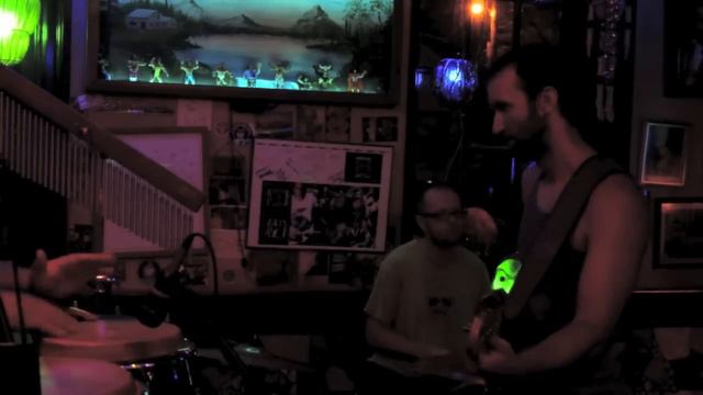 The Scandaleros- 'Up The Road' 8/25/12 Venice Cafe смотреть онлайн