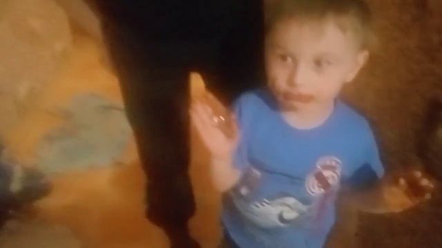 Муж всегда с работы что нибудь да привозит.То химию то вкусняшку а сегодня игрушку сынули и ..... смотреть онлайн