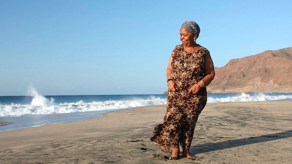 Cesaria Evora (Сезария Эвора): 10 лучших песен из разных альбомов смотреть онлайн