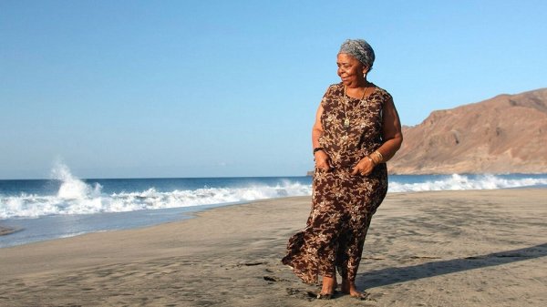 Cesaria Evora (Сезария Эвора):  10 лучших песен из разных альбомов