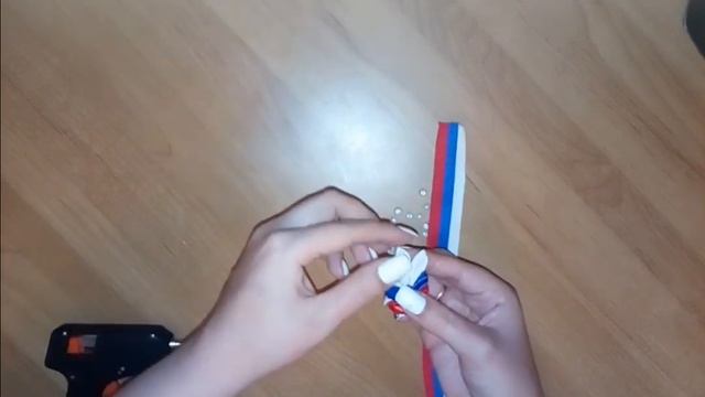 Мастер-класс Брошь в технике канзаши "Триколор России" смотреть онлайн