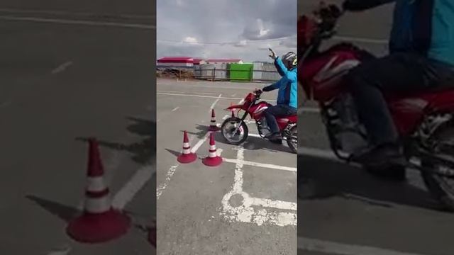 Обучение на категорию А (мотоцикл) - упражнение по вождению "Габаритный коридор" смотреть онлайн