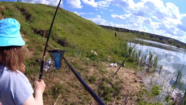 А у нас тут новая рыбачка появилась!!! Первая рыбалка на пикер!!! смотреть онлайн