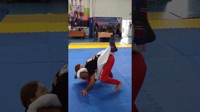 Шок! Девочка в очках задушила сэнсэя! inst: psawkin