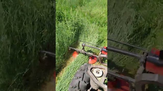 Косилка роторная КР-09 в работе, установлена на самодельном квадроцикле смотреть онлайн