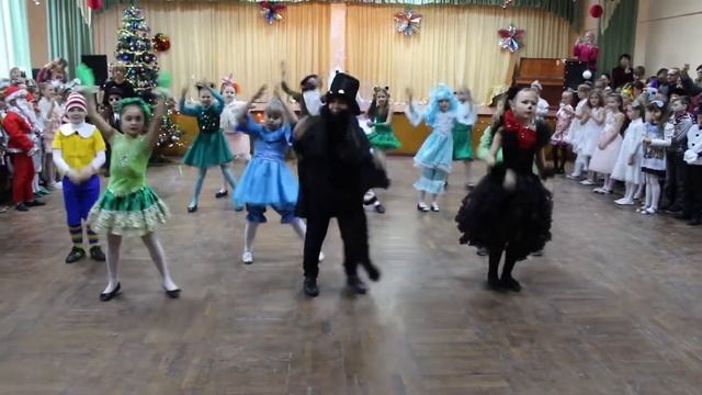 Одесса. Школа №15. 3-е классы. Новогодний утренник 2017 смотреть онлайн