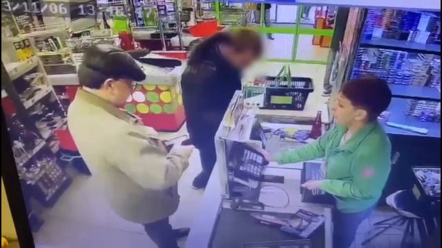 Житель Заводского района нашел чужую карту и пошел за покупками смотреть онлайн