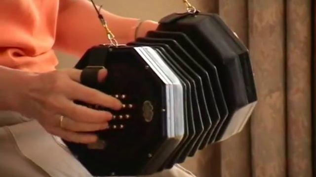 Classical music on english concertina смотреть онлайн