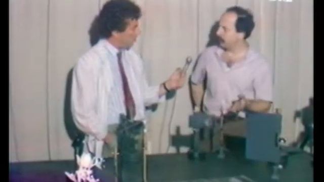 Nikos Zervos in HIH laboratory on Greek Television (ET2, 1988) , Ολογραφια смотреть онлайн