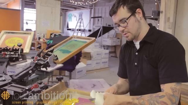 Dye Discharge screen printing tutorial with Four Ambition смотреть онлайн