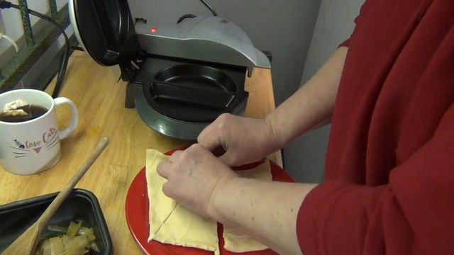 Philly Cheese Steak Pocket ~~ GT Express 101 ~~ Cooking for Two смотреть онлайн