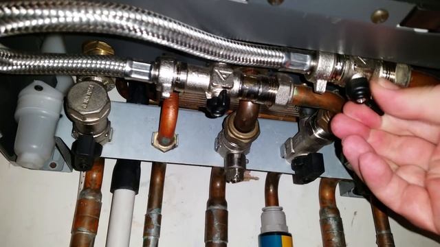 How to add water (pressurise) a Potterton Combi Boiler central heating E119 error code смотреть онлайн