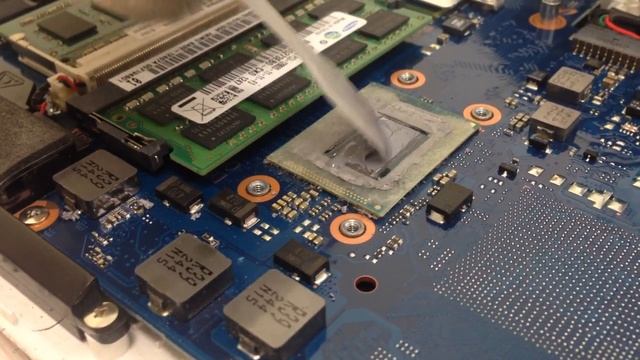 Как нанести термопасту на процессор ноутбука