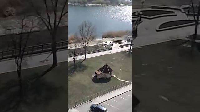 16 марта женщина одетая решила искупаться в реке и потом как не в чём не бывало взять свою сумку и смотреть онлайн