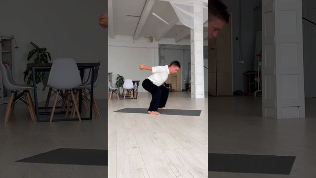 Йога FYSM для начинающих. Короткая практика в любое время дня: настройка, включение, гейм, шавасана