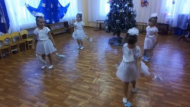 Танец Снежинок старшая группа смотреть онлайн