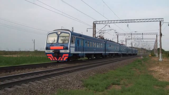 Электропоезд ЭД9МК-0083 смотреть онлайн