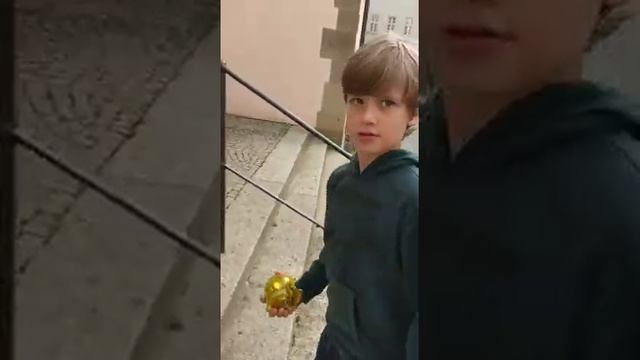 Леон после тренировки и что делать,когда ты на домашнем аресте смотреть онлайн