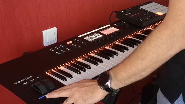 Komplete Kontrol - A full improvisation session смотреть онлайн