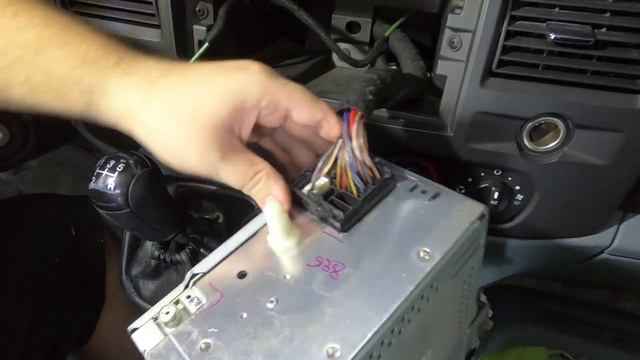 How to remove the radio / stereo on a Ford Transit mk7 2006 - 2014 смотреть онлайн
