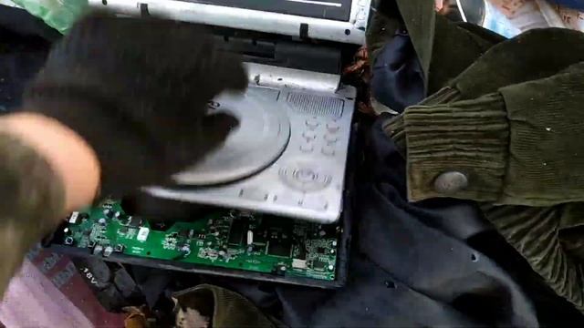 ✅КУЧИ ТЕЛЕФОНОВ И РАЗНОГО БАРАХЛА.В ПОИСКАХ МЕДЯШКИ. смотреть онлайн