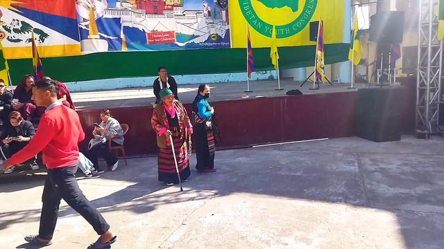 Тибетский Новый год в Гималайском городе Дарамсала. Хороводы, игра в лотто и карты. Бесплатная еда смотреть онлайн