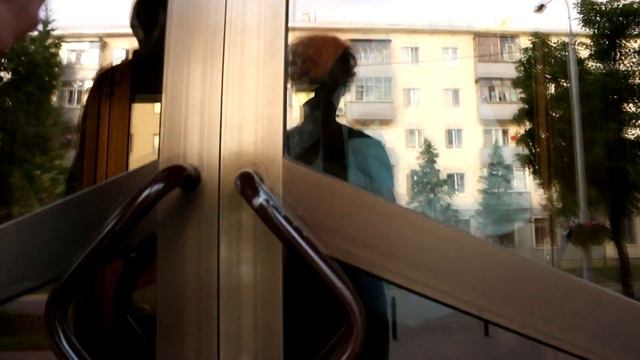 Жители улицы Эсперанто и забаррикадировавшаяся администрация. смотреть онлайн