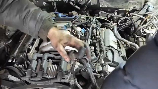 В гаражных условиях снимаем Двигатель с АУДИ А6Ц5 / AUDI A6 C5 ПОД РАЗБОР