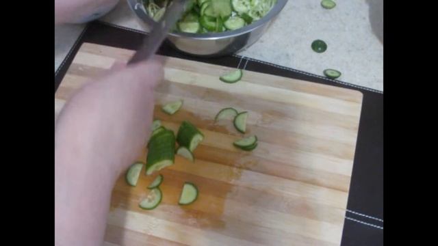 Салат из капусты "Зелёный" с секретным ингредиентом. смотреть онлайн
