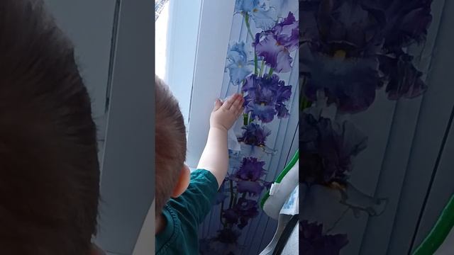 Уже понимает!Как нужно протирать пыль!