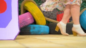 Раздавили Pop It каблуком!/ Крашинг каблуками в замедленной съемке!