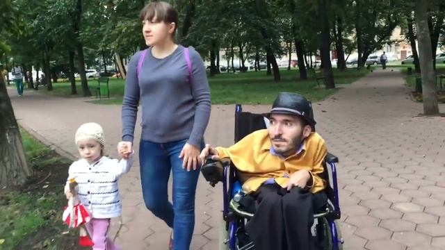 Вреж Киракосян. Семейная прогулка в Москве.