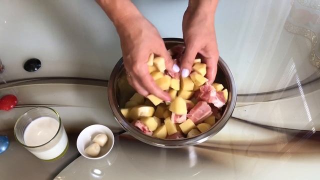 Тушеный картофель в молоке. С мясом! смотреть онлайн