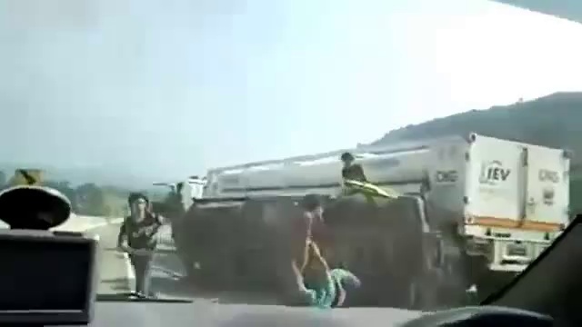 Он нёсся закрыв глаза смотреть онлайн