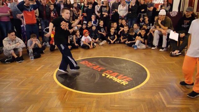 BREAK RAVE CYPHER 2019 - kids 1/4 final - bboy Denver vs Рамзес смотреть онлайн