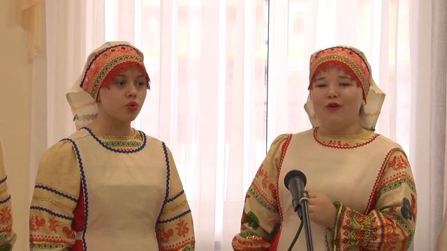 1) Р. н. п. «Комара женить мы будем», исполняет ансамбль народной песни «Задоринки» смотреть онлайн