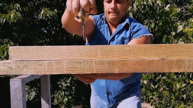 Забивание гвоздя в две доски общей толщиной 10 см Халаджи.Д. смотреть онлайн