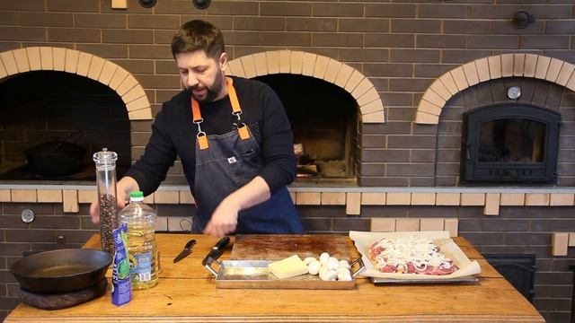 Ужин для всей семьи - свинина запеченная по-французски. Советская классика глазами Мужиков у плиты. смотреть онлайн
