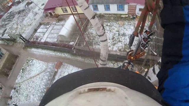 Арбористика от первого лица спил дерева частями Arborist Tree Climbing For Beginners