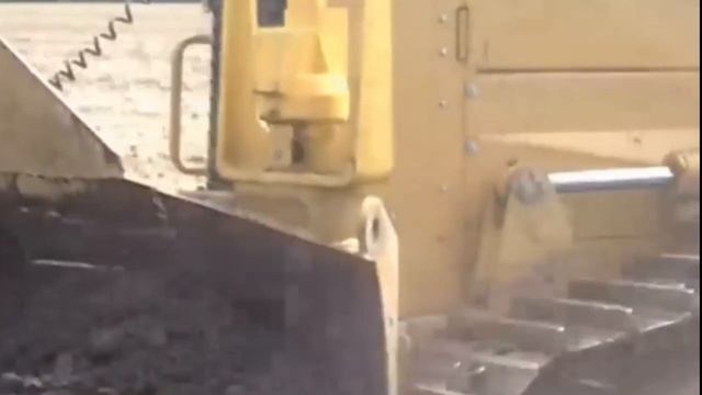 КАК БУЛЬДОЗЕР ДЕЛАЕТ ДОРОГУ НА БУРОВУЮ смотреть онлайн