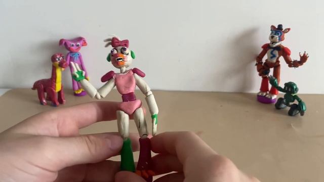 Как слепить глемрок чику из пластилина #фнаф9 #лепкалеп#securitybreach