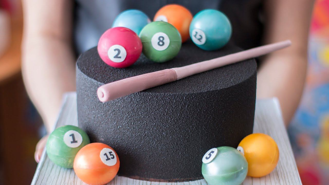 Торт для Мужа.Бисквит на пиве.Черный велюр.Оформление шоколадными шарами - Я - ТОРТодел! смотреть онлайн