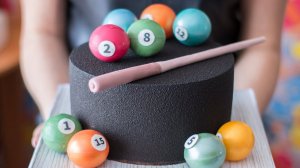 Торт для Мужа.Бисквит на пиве.Черный велюр.Оформление шоколадными шарами - Я - ТОРТодел!