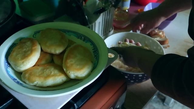 УБОРКА ПРОДЛОЖАЕТСЯ! Разбор Косметики, Отдала Всё Ненужное смотреть онлайн