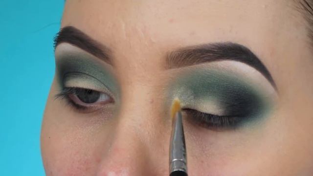 AQUA BLUE GLITTER EYE MAKEUP TUTORIAL смотреть онлайн